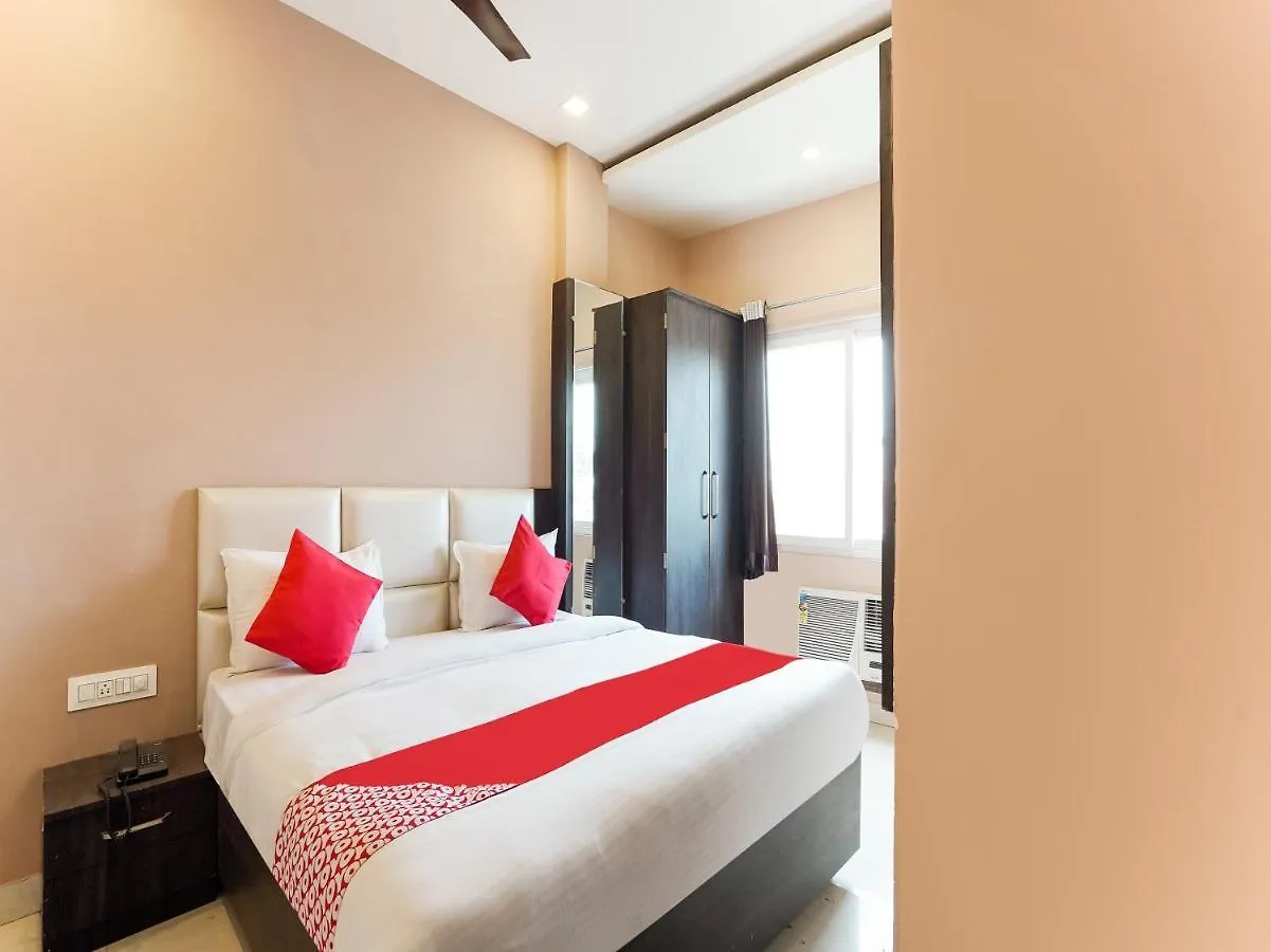 *** Hotel Vaccinated Staff - Oyo 74707 Balaji Inn Varanasi India
